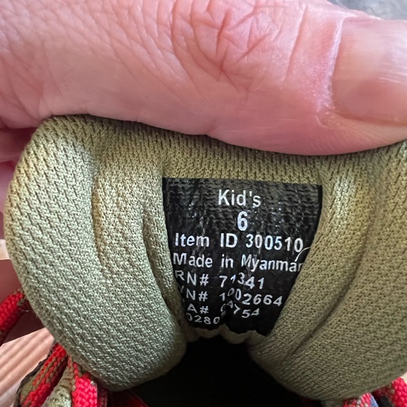 LL Bean Kids Hiking shoes! Size 6! Never worn! - Picture 2 of 5